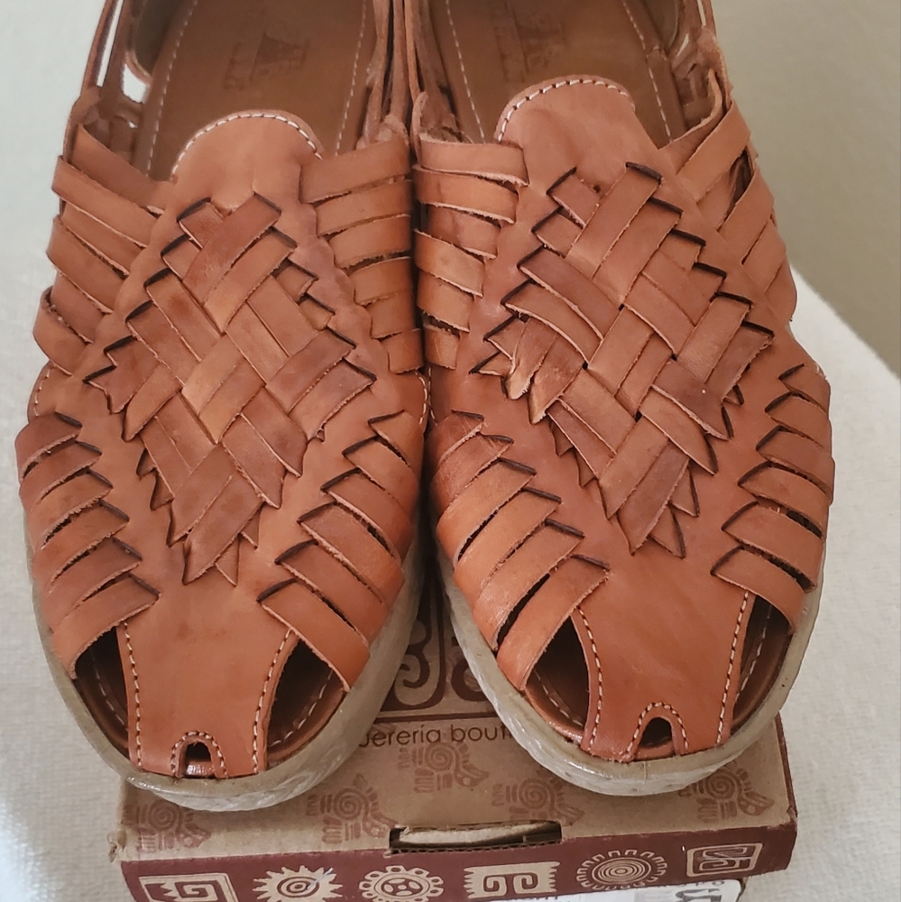Maya Sandles